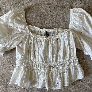 puff sleeved blouse 🤍